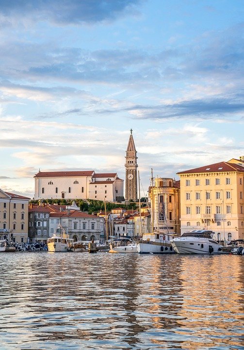 From Cozy Hostels to Luxe Villas: Surf Accommodations That Suit Every Budget in Portugal