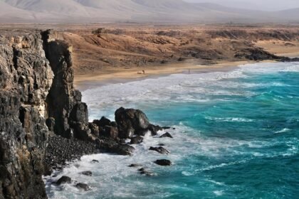 Surf’s Up: Seasonal Guide to Portugal’s Best Surfing Conditions